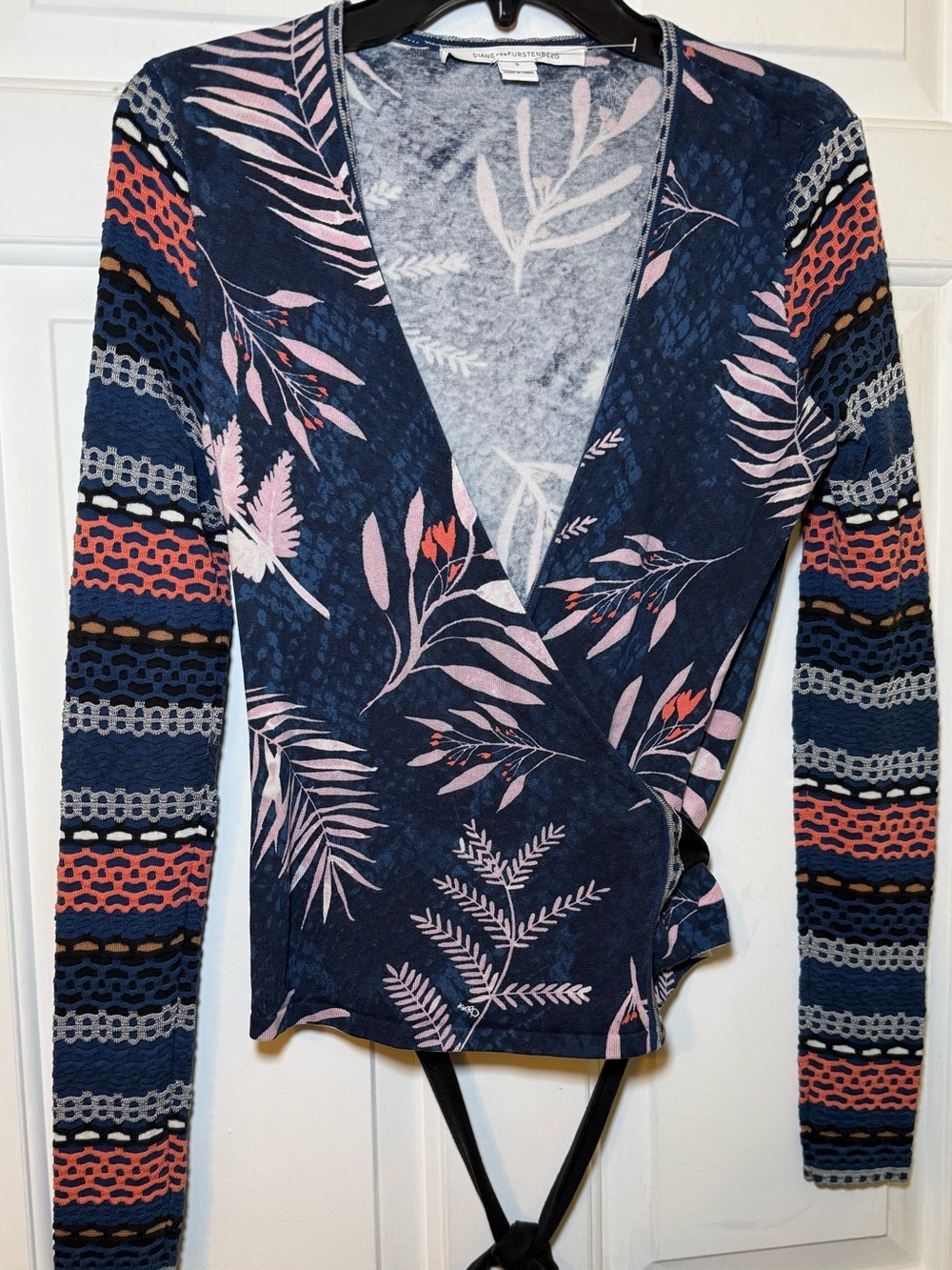 Diane Von Furstenberg Ballerina Wrap Blouse SMALL Textured Boho Leaf Print Silk